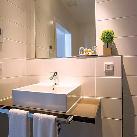 - Garni Hotel apartamentowy 3*